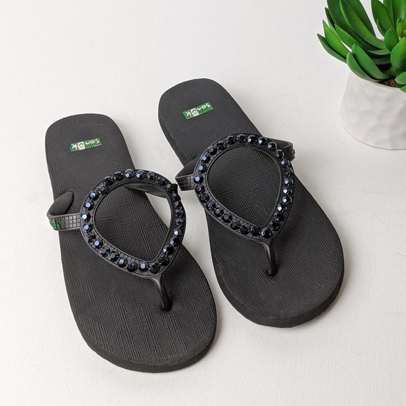 sanuk circle flip flops